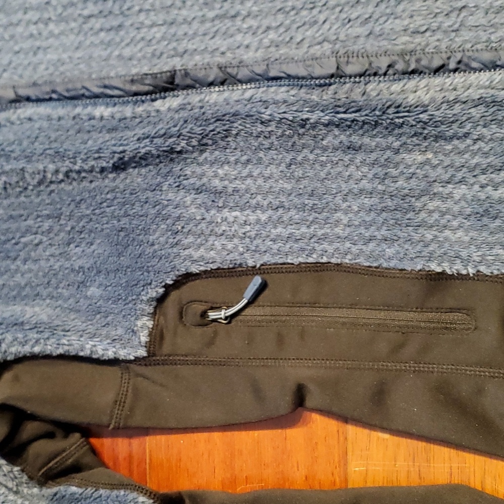 Mountain Hardware fleece jacket - Picture 4 of 5
